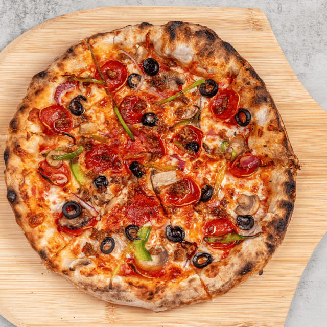 Deluxe Pizza.
