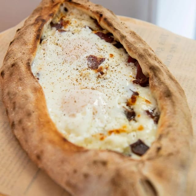 Bacon Ajarakan.